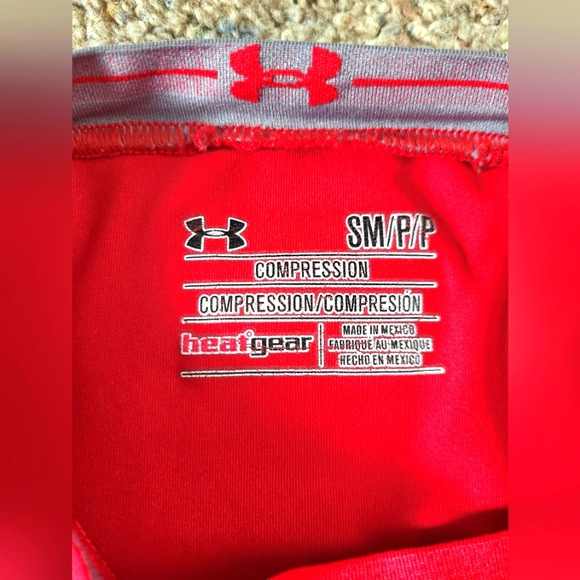 π₯4 for $30π₯ Under Armour red heatgear base layer compression shirt size SM - Picture 4 of 9